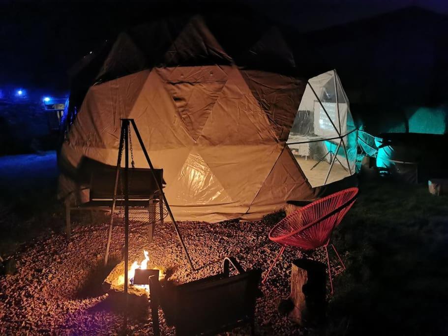 Lincoln Star Dome, Hot Tub, Bbq Daire Langworth Dış mekan fotoğraf